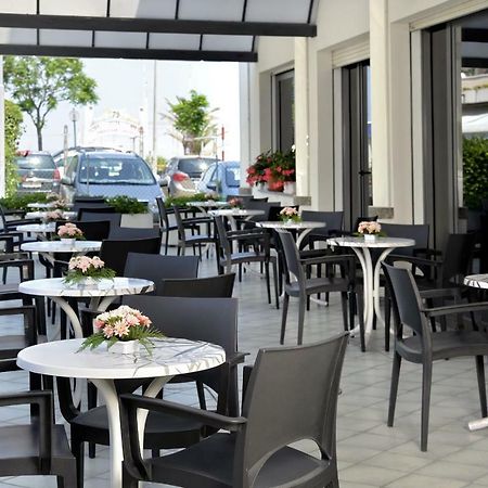 Hotel Ciondolo D'Oro Римини Экстерьер фото